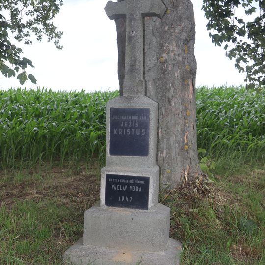 Kříž u silnice 403 západně od Koutů