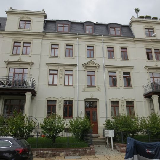 Mietshaus in geschlossener Bebauung konzipiert, mit Vorgarten Hohe Straße 15