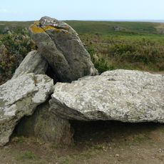 Dolmen Men yan