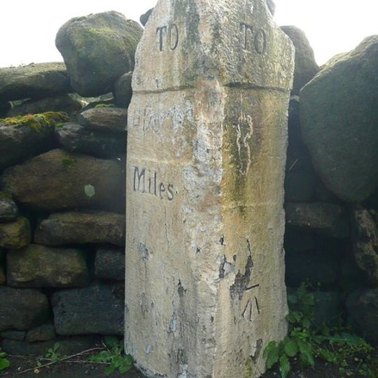 Milestone near Moor Quarries