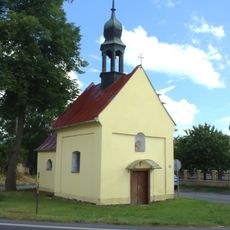 Kaple Panny Marie v Brníčku na křižovatce