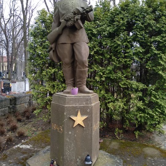 Grave and Red Army memorial