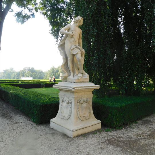 Socha Adonise v zámeckém parku ve Slavkově