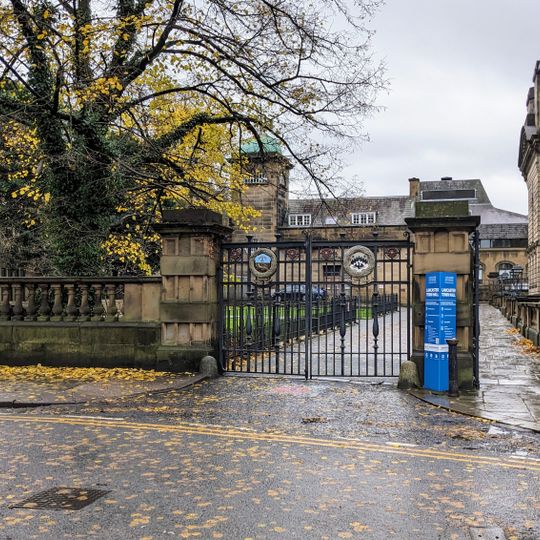 Walls, Gate Piers And Gates To Town Hall Gardens