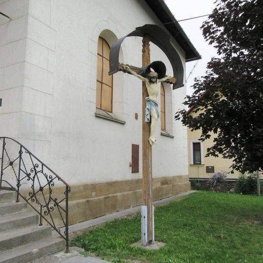 Kříž v Pískově u kaple