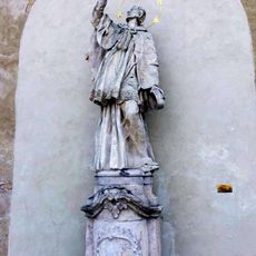 Socha svatého Jana Nepomuckého na Mírovém náměstí ve Znojmě