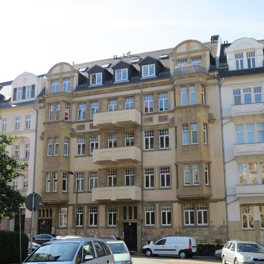 Mietshaus in geschlossener Bebauung Erich-Mühsam-Straße 31