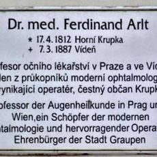 Pomník doktora Ferdinanda Arlta v Krupce