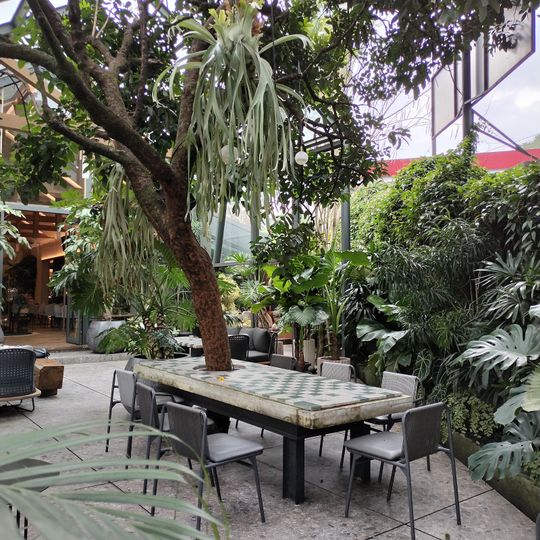 Saka Bistro & Bar