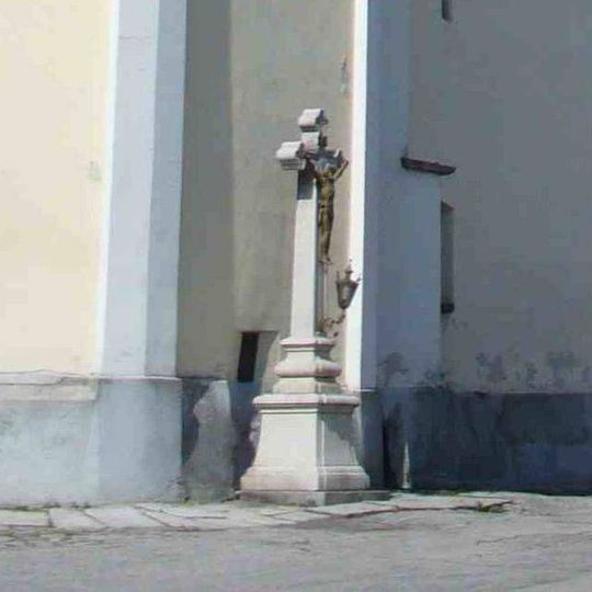 Kříž u kostela svatého Jana Křtitele v Počátkách