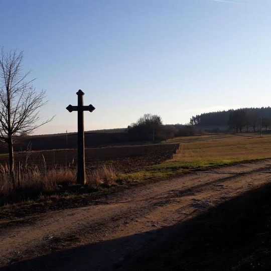 Kříž jihovýchodně od Líšnice