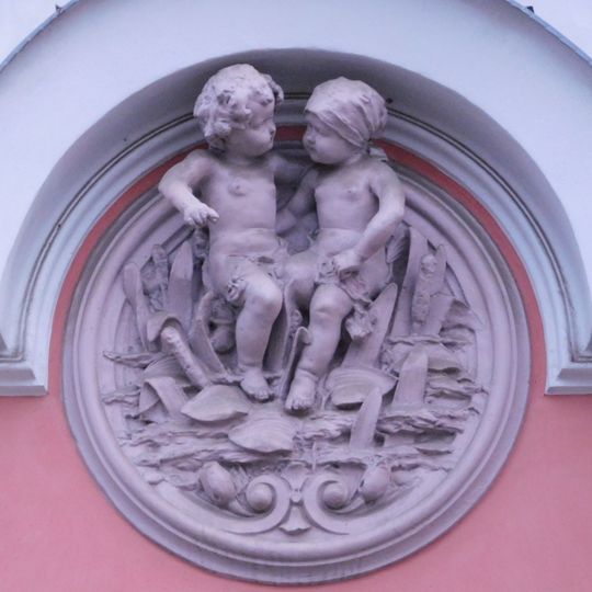 Relief of putti at U vršovického nádraží 18