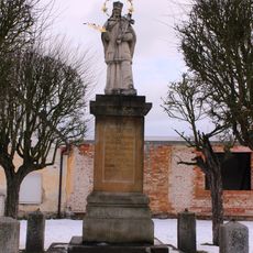 Socha svatého Jana Nepomuckého v Chotěšově na náměstí