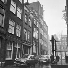 Huis onder dwars dak