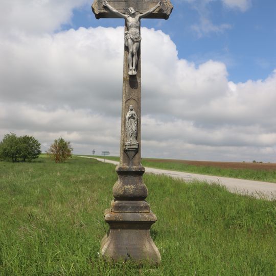 Kříž v Lubnici severně u křižovatky