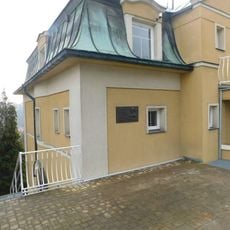 Pamětní deska Mariny Cvětajevové na domě Švédská 1373/51 na Smíchově