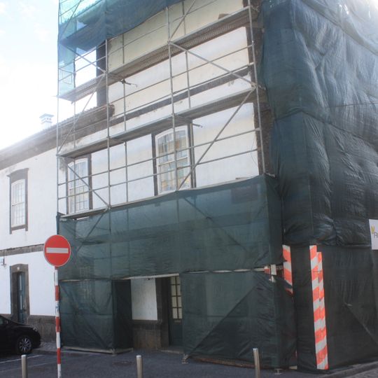 Prédio na Rua Dr. Guilherme Poças, 14