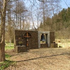 Zvonička ve Vlaském u hlavní silnice