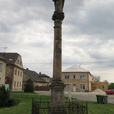 Sloup se sochou Panny Marie