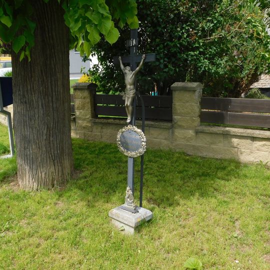 Kříž u domu čp. 169 v Puklicích