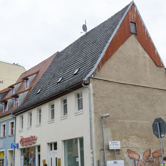 Wohnhaus in halboffener Bebauung Peter-Breuer-Straße 31