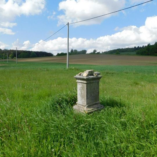 Kříž u zaniklé cesty jižně od Vysoké