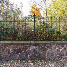 Einfriedung einer ehemaligen Villa Friedensstraße 7