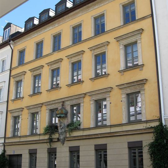 Jahnstraße 13