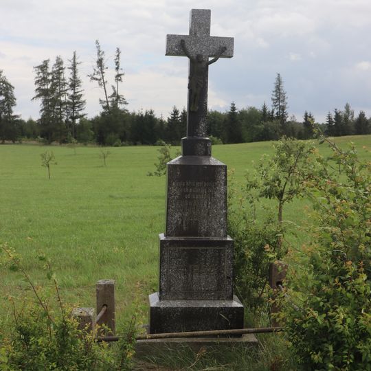 Kříž u silnice západně od Pozďatína