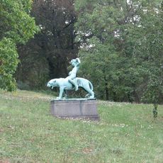 Socha Dionýsos s pantherem v zahradě Českého rozhlasu v Ústí nad Labem