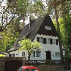 Wohnhaus, Garage und Einfriedung Nimrodstraße 91
