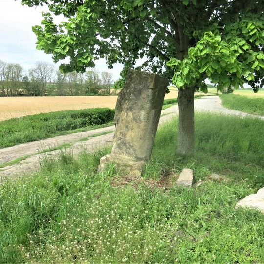 Kříž u silnice jižně od Línů