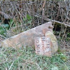 Milestone, Swanstone Cottages, opp.  orchards