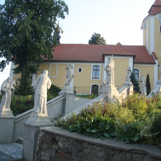 Schodiště se sochami