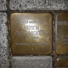 Stolperstein en memoria de Hirsch Auchhisiger