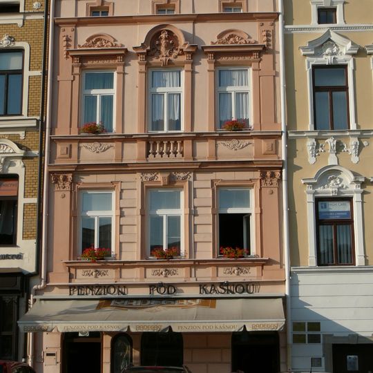 Zámecké náměstí 43