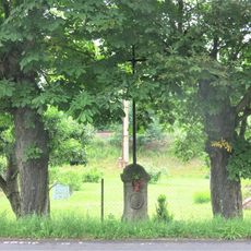 Kříž u domu Šluknovská 23/27 v Dolních Křečanech