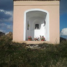 Kaplička u Čímic u cesty k Benešovu mlýnu