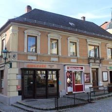 Wohn- und Geschäftshaus