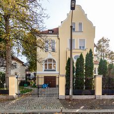 Villa Fritz-Seger-Straße 16
