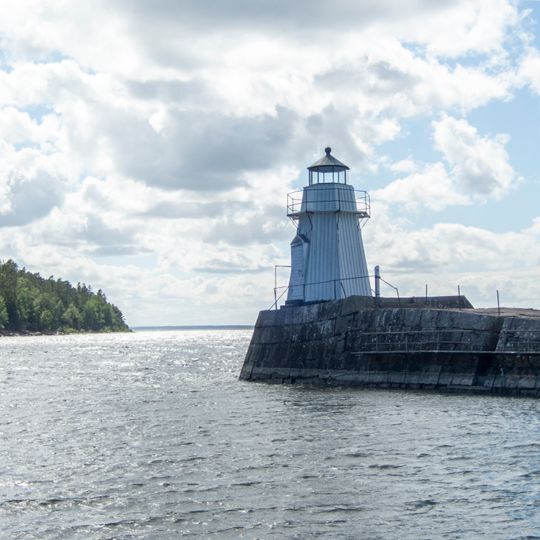 Hällekis harbor lighthouse