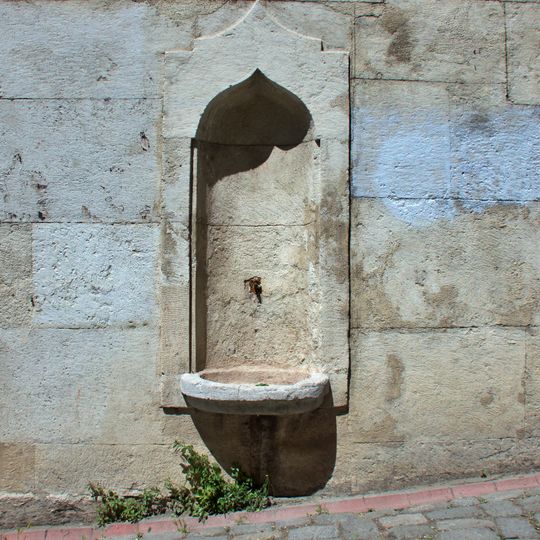 Tevkii Cafer Mektebi Sokağı Duvar Çeşmesi