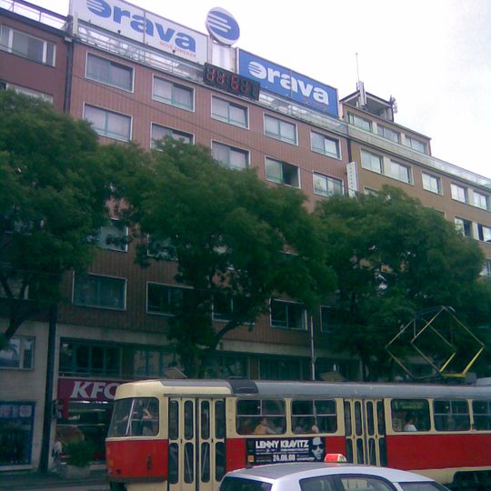 Družstevné domy, dom polyfunkčný