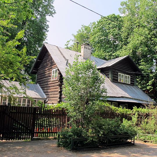 Улица Сурикова 21