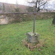 Kříž za kostelem v Malé Skalici