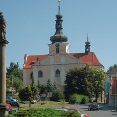 Sloup se sochou Madony na náměstí v Mnichovicích