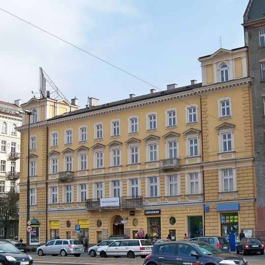 Kamienica wraz z dziedzińcem