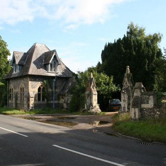 Lodge, Walls And Gates To Wallingford Cemetery