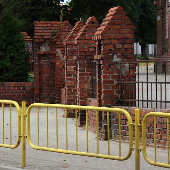 Ogrodzenie z bramami