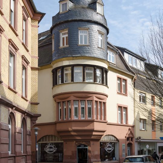 Wohn- und Geschäftshaus